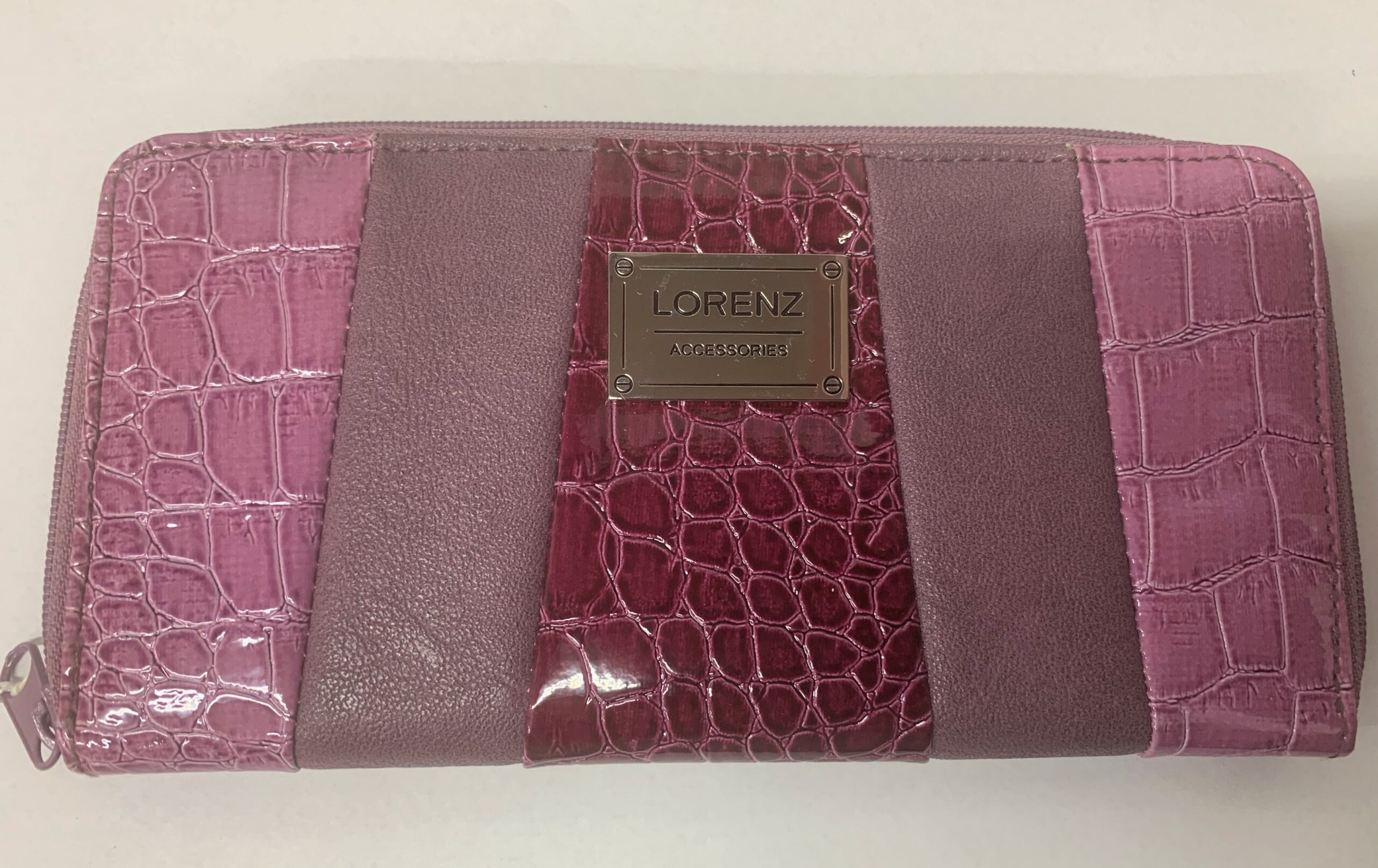 7578 PURPLE AND BURGUNDY THREE TONE LORENZ CROC ZIP ROUND PURSE