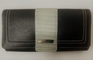7616 BLACK LEATHER GRAIN FLAP OVER ROUND PURSE