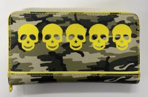LARGE ZIP ROUND PURSE IN CAMMO PRINT WITH YELLOW SKULLS